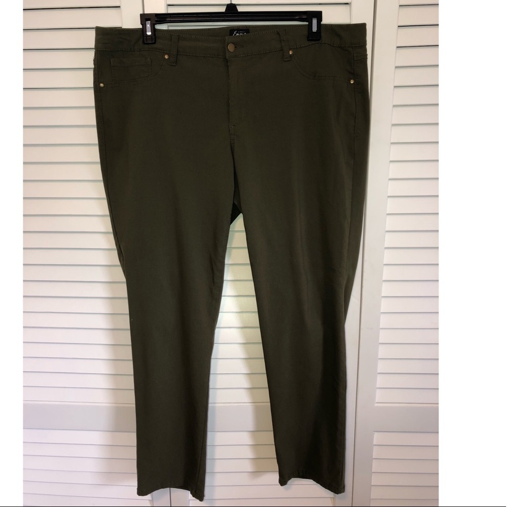 Stretchy green skinny pants